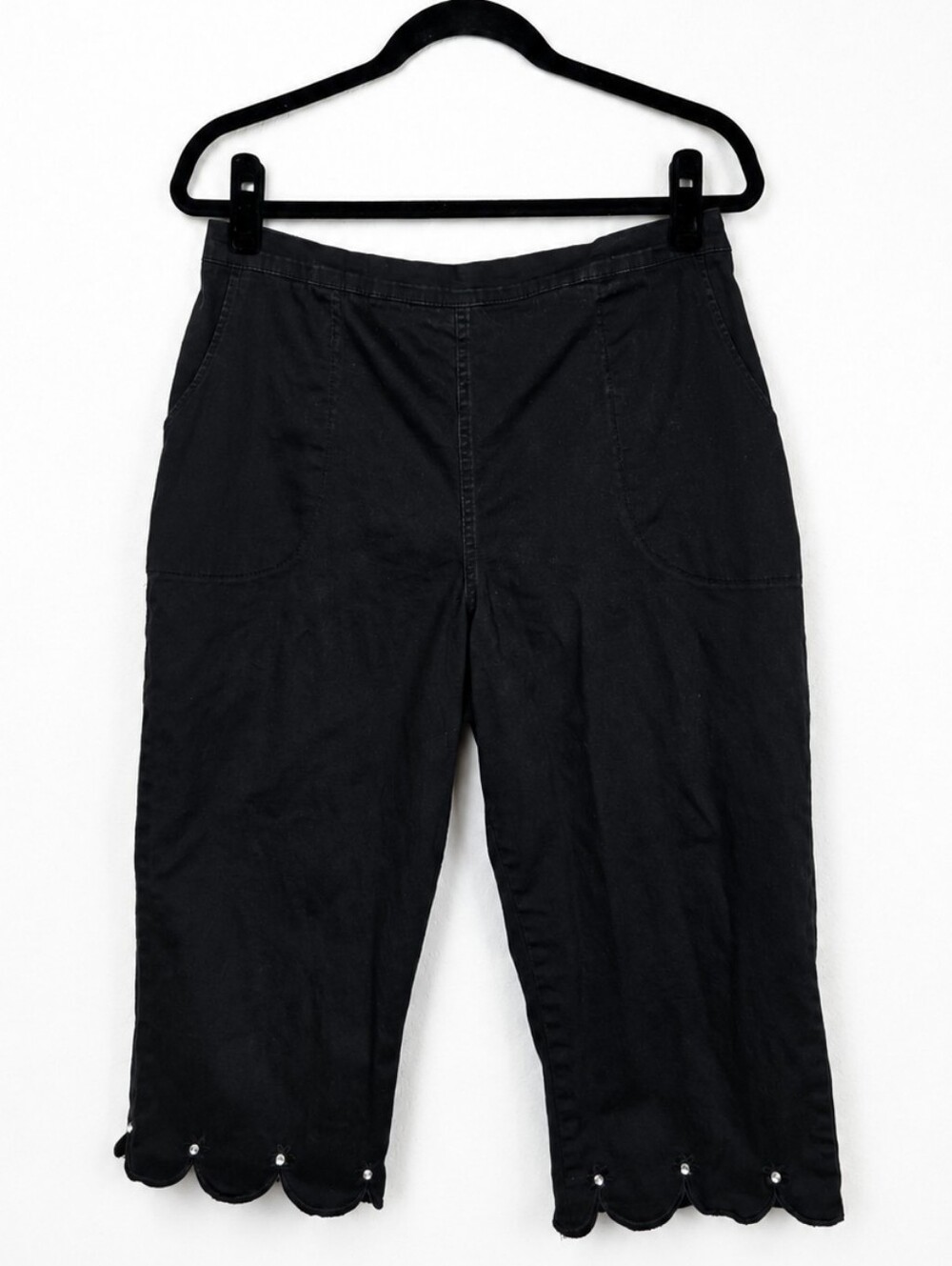 Quacker Factory Black Scallop Hem Rhinestone Crop Capri Pants Size Large